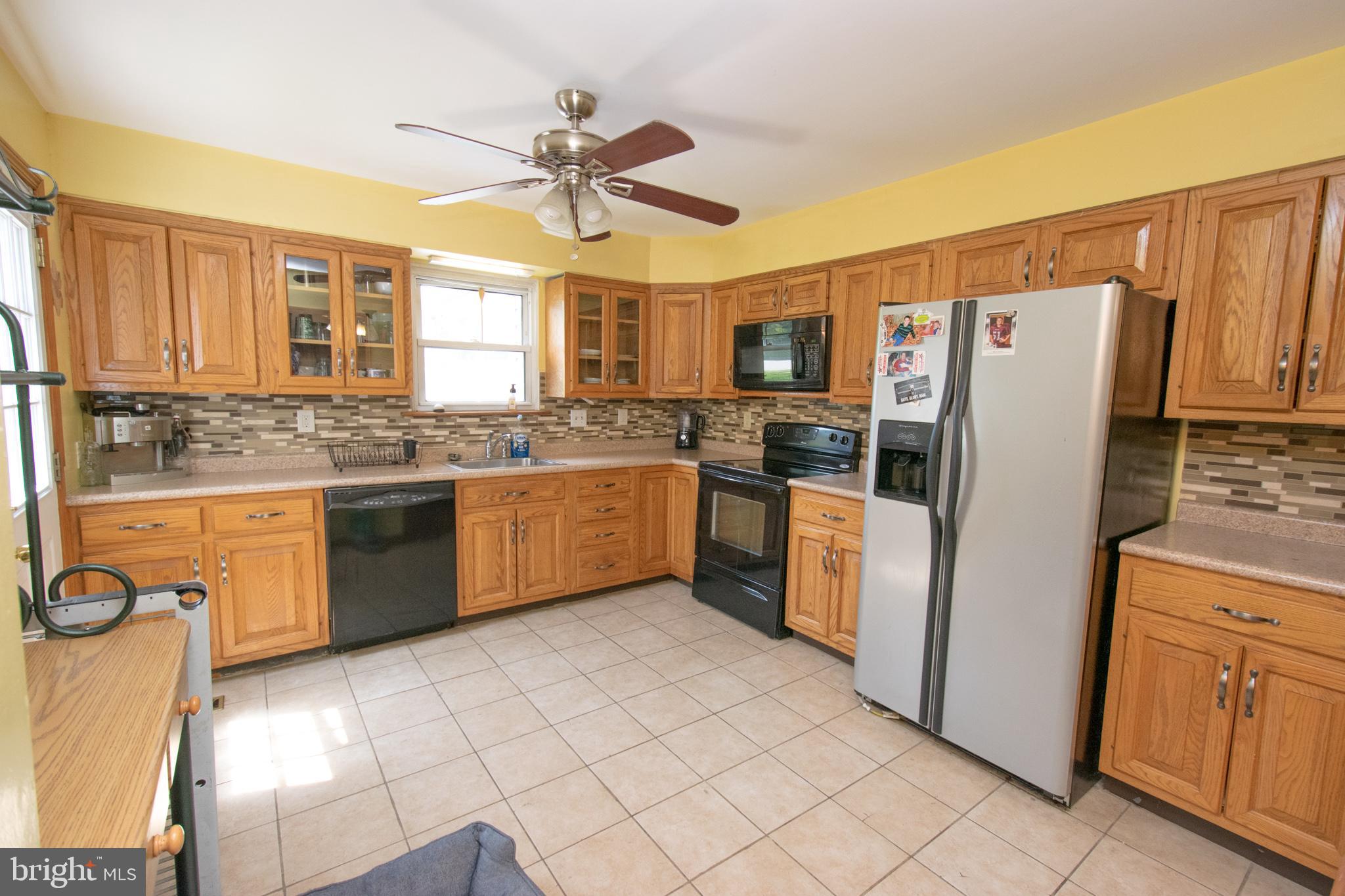 2402 Larkin Road Boothwyn, PA 19061 - Photo 6 of 36 Gallery Image 6
