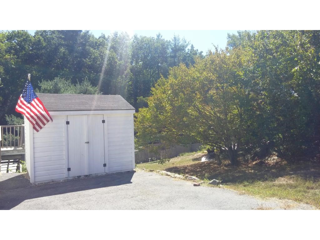 14 R Blackberry Road Derry, NH 03038 - Photo 4 of 27