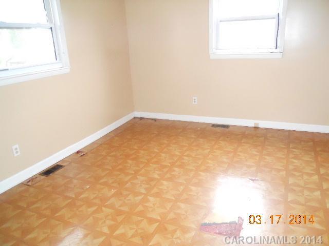 4008 Fieldcrest Road Charlotte, NC 28217 - Photo 6 of 12 Gallery Image 6