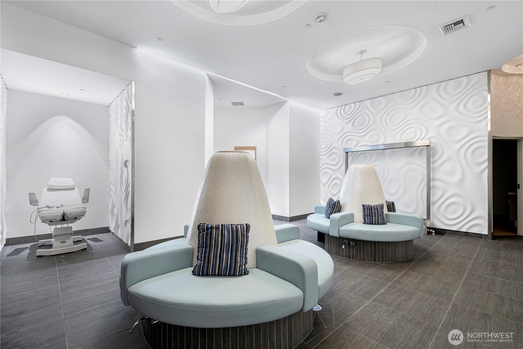 1920 4th Avenue, Unit 1809 Seattle, WA 98101 - Photo 21 of 30 a living room with furniture and a mirror