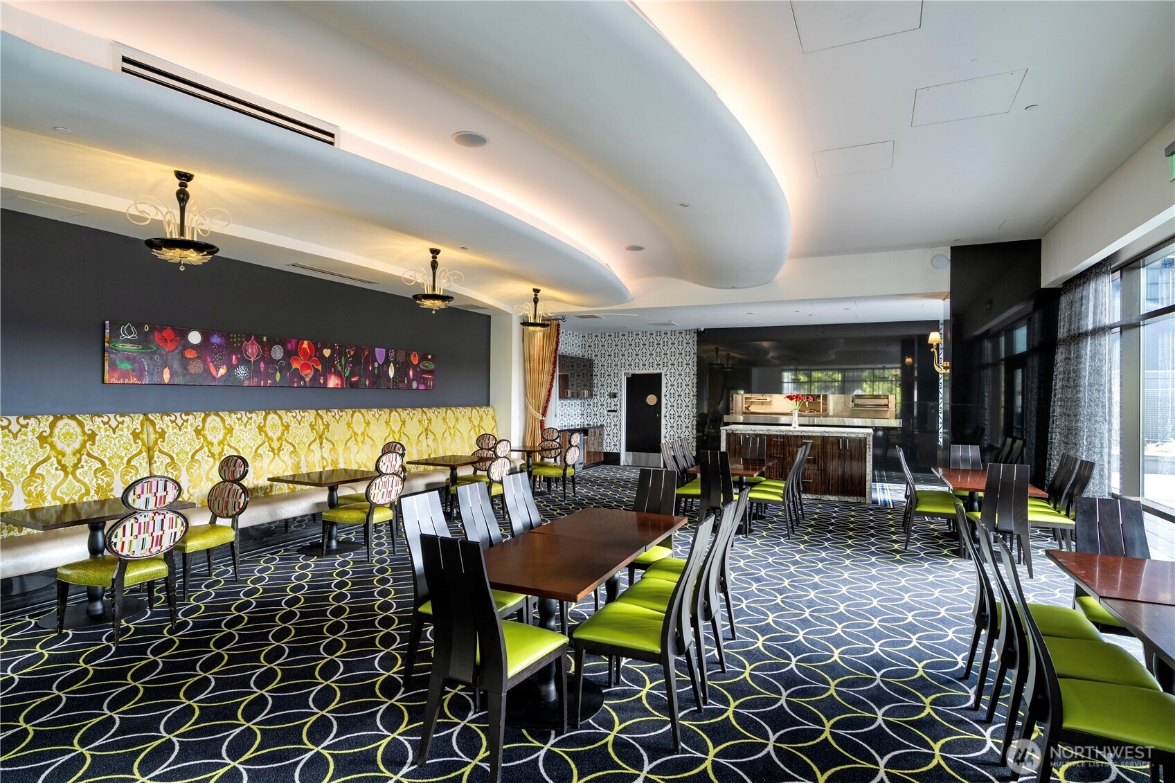 1920 4th Avenue, Unit 1809 Seattle, WA 98101 - Photo 25 of 30 a outdoor space with lots of tables and chairs