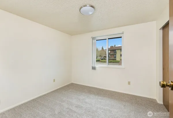 $279,000 | 3370 Narrows View Lane Northeast, Unit 202, Bremerton, WA 98310