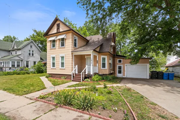 $249,900 | 617 West Franklin Street, Portage, WI 53901