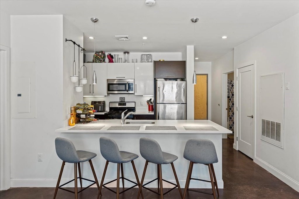 1 Brook Road, Unit 205 Quincy, MA 02169 - Photo 4 of 14