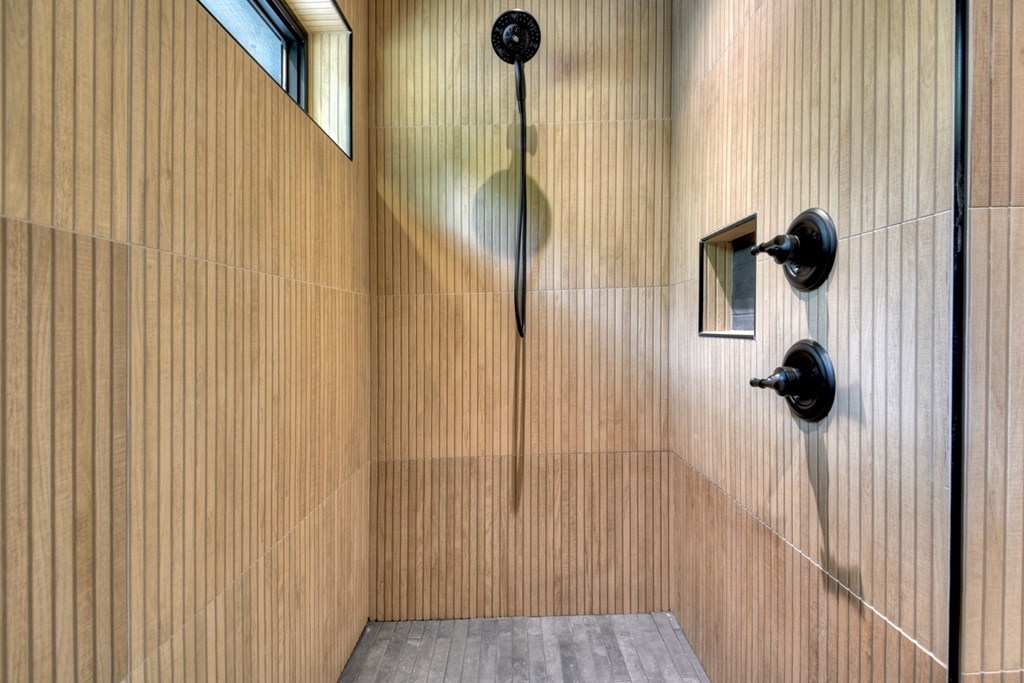 2596 Hwy 2 Blue Ridge Blue Ridge, GA 30513 - Photo 20 of 56 a bathroom with a shower
