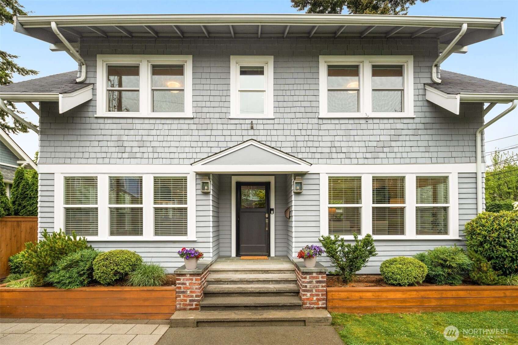 170 Lynn Street Seattle, WA 98109 - Photo 3 of 40 a front view of a house with garden