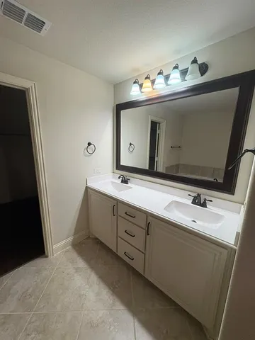 $3,200 | 520 Stillwater Drive, Waxahachie, TX 75165