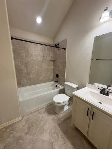 $3,200 | 520 Stillwater Drive, Waxahachie, TX 75165