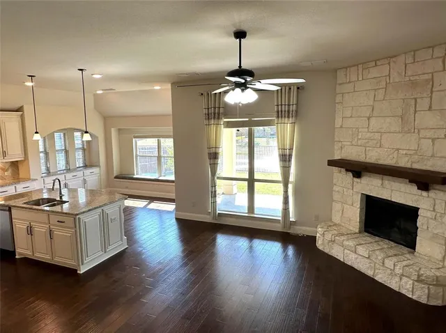 $3,200 | 520 Stillwater Drive, Waxahachie, TX 75165