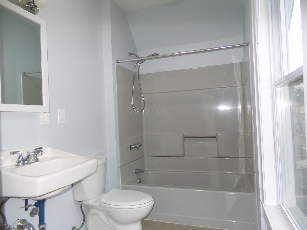 124 College Avenue Waterville, ME 04901 - Photo 20 of 26 Apt 2 Full Bath