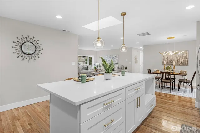 $899,900 | 20008 Meridian Place North, Shoreline, WA 98133