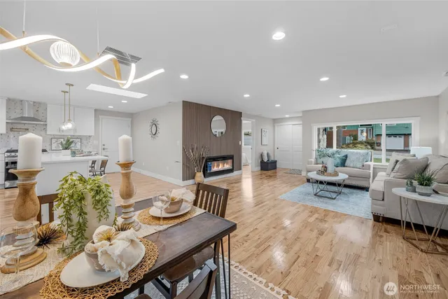 $899,900 | 20008 Meridian Place North, Shoreline, WA 98133