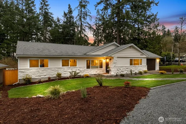 $899,900 | 20008 Meridian Place North, Shoreline, WA 98133