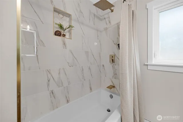 $899,900 | 20008 Meridian Place North, Shoreline, WA 98133