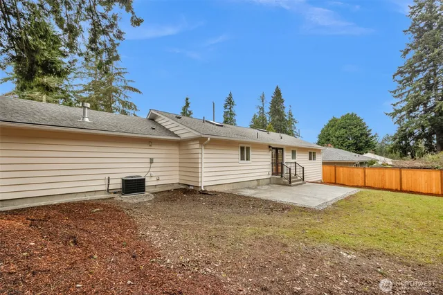 $899,900 | 20008 Meridian Place North, Shoreline, WA 98133