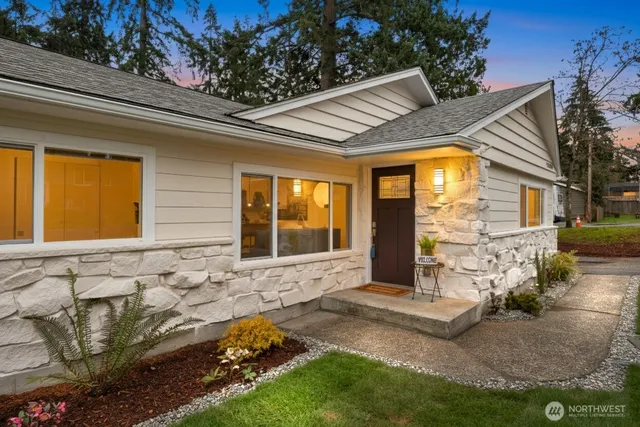 $899,900 | 20008 Meridian Place North, Shoreline, WA 98133