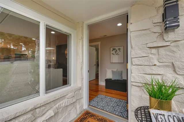 $899,900 | 20008 Meridian Place North, Shoreline, WA 98133