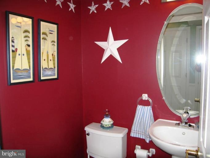 381 Magothy Road Severna Park, MD 21146 - Photo 23 of 25 Half Bath 1