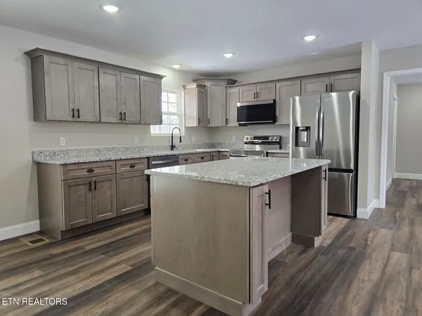 $323,000 | 1941 West 3rd Avenue, Oneida, TN 37841