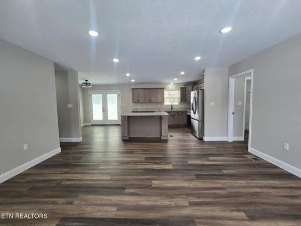 $323,000 | 1941 West 3rd Avenue, Oneida, TN 37841