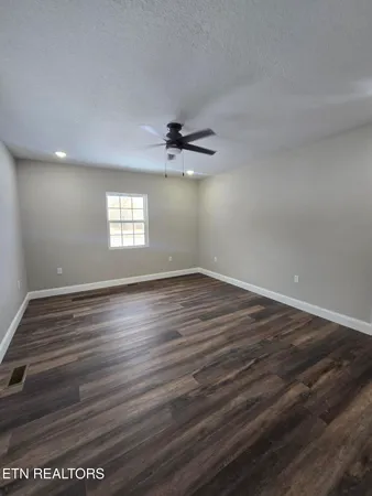 $323,000 | 1941 West 3rd Avenue, Oneida, TN 37841