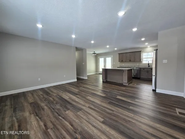 $323,000 | 1941 West 3rd Avenue, Oneida, TN 37841