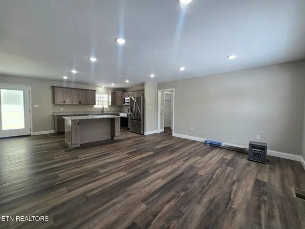 $323,000 | 1941 West 3rd Avenue, Oneida, TN 37841
