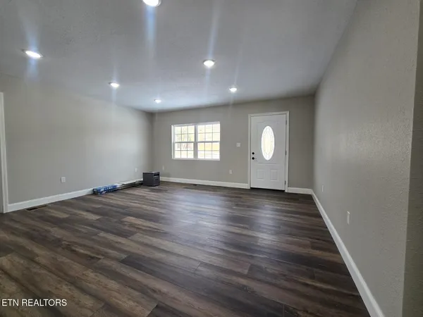$323,000 | 1941 West 3rd Avenue, Oneida, TN 37841