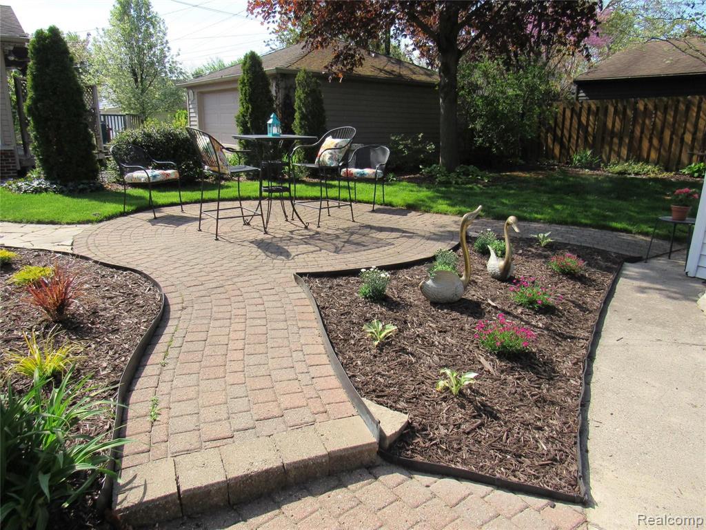 1635 Fairholme Road Grosse Pointe Woods, MI 48236 - Photo 41 of 42