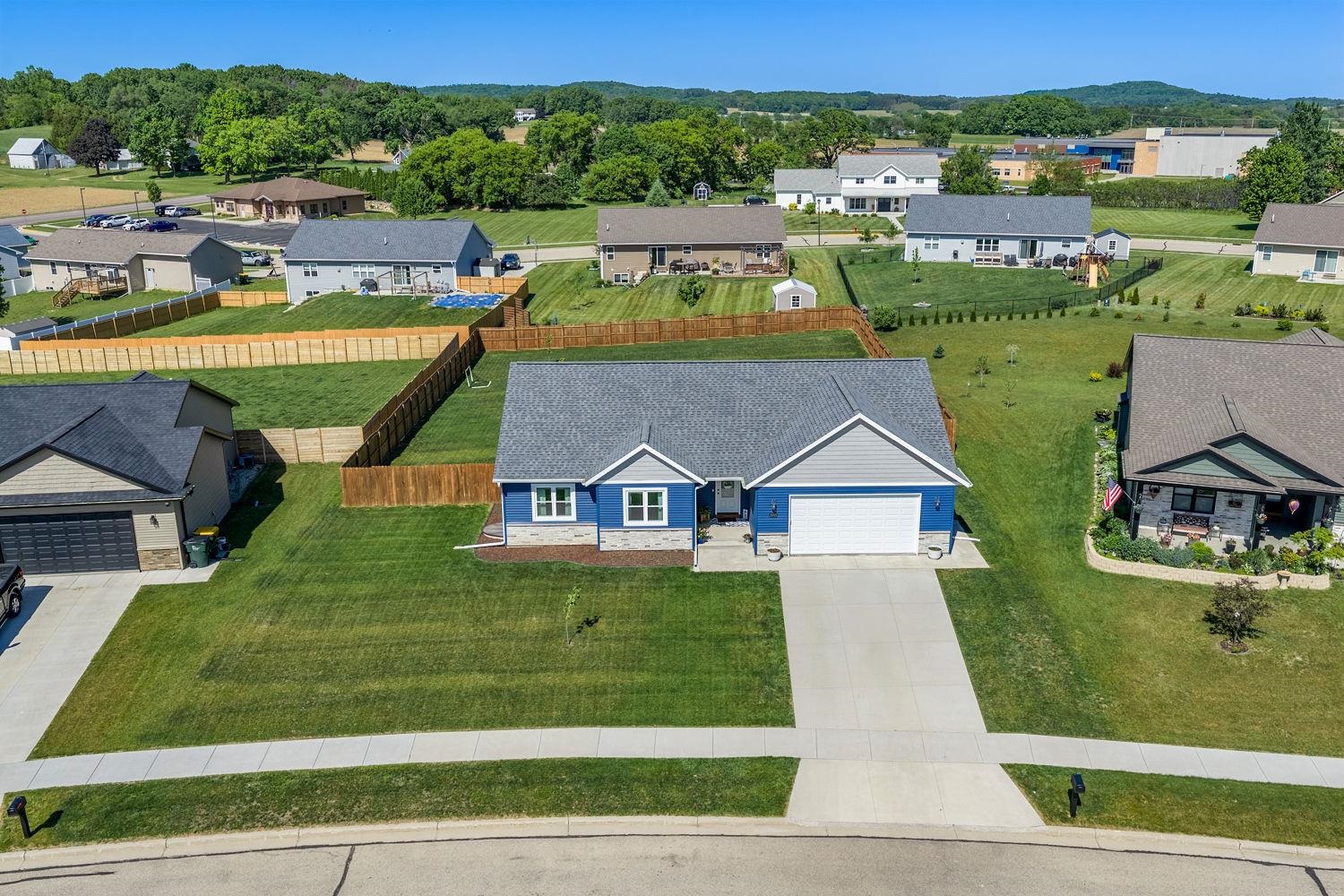 2055 Willow Run Reedsburg, WI 53959 - Photo 3 of 50