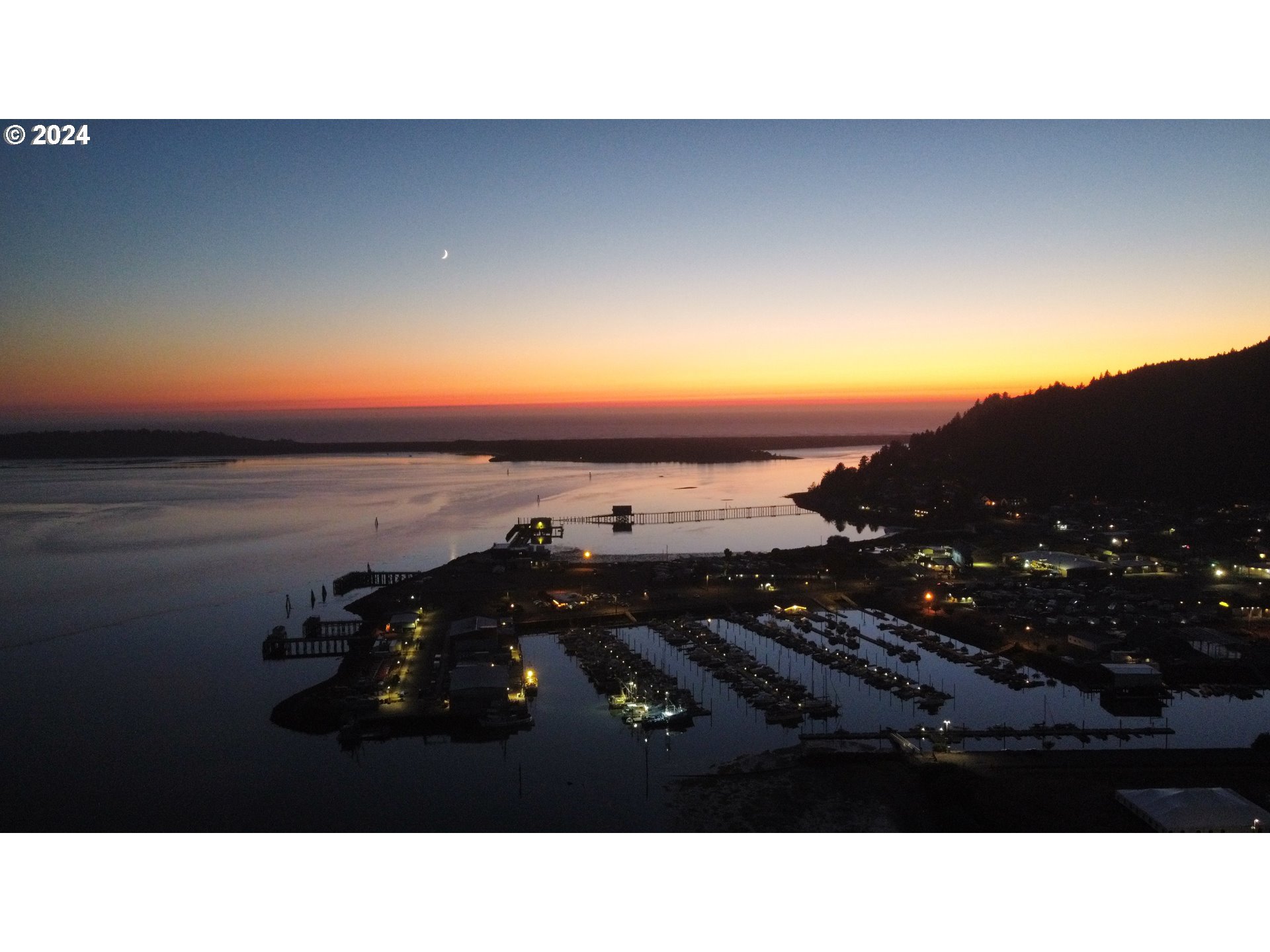 501 Garibaldi Avenue, Unit 4 Garibaldi, OR 97118 - Photo 7 of 22 a black and white photo of a