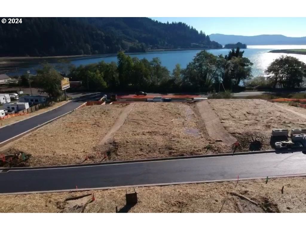 501 Garibaldi Avenue, Unit 4 Garibaldi, OR 97118 - Photo 9 of 22 a view of a backyard of the house