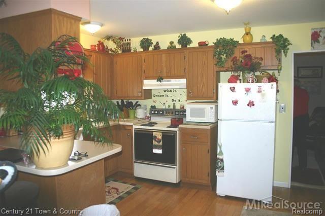 51480 Fairchild Road New Baltimore, MI 48051 - Photo 7 of 19 kit4.jpg