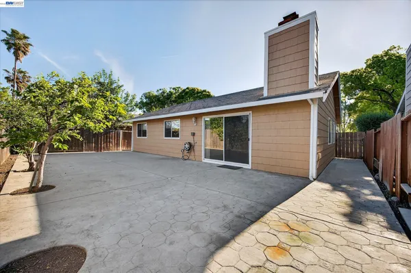 a view of backyard of house