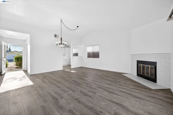 $3,500 | 2032 Newport Drive, Pittsburg, CA 94565