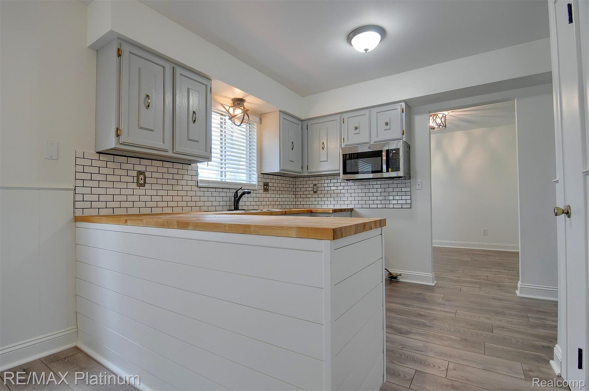 2421 Crane Road Fenton, MI 48430 - Photo 12 of 32 12-Kitchen 4th View.jpg