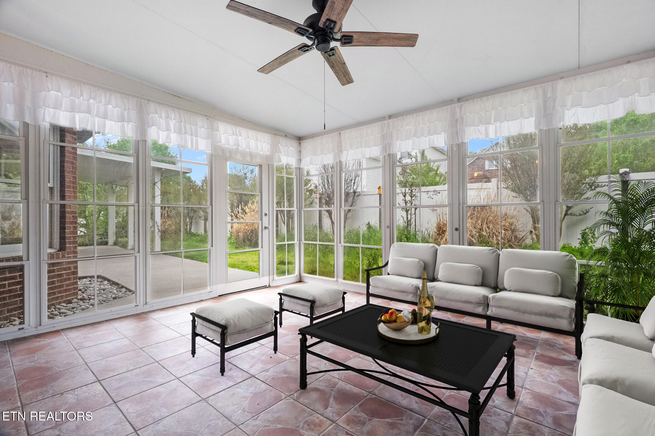 1201 Briar Lea Sevierville, TN 37862 - Photo 18 of 41 Sunroom