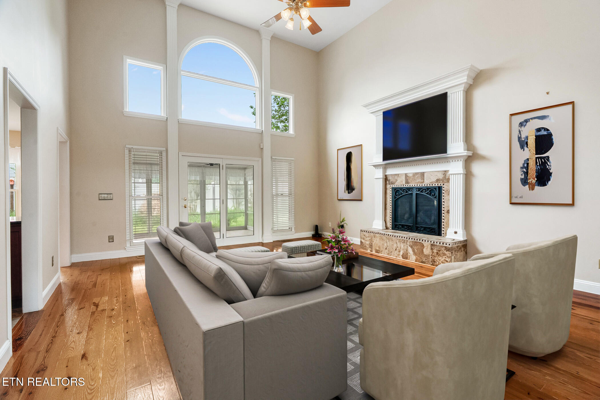 1201 Briar Lea Sevierville, TN 37862 - Photo 7 of 41 Grand Living Room
