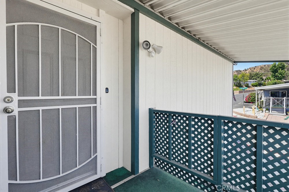 31244 North Lakehills Road Castaic, CA 91384 - Photo 6 of 72 Entry