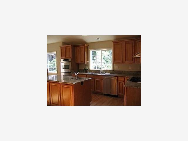 207 Del Monte Road El Granada, CA 94019 - Photo 4 of 8 Gallery Image 4