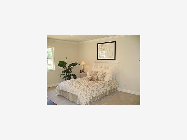 207 Del Monte Road El Granada, CA 94019 - Photo 7 of 8 Gallery Image 7