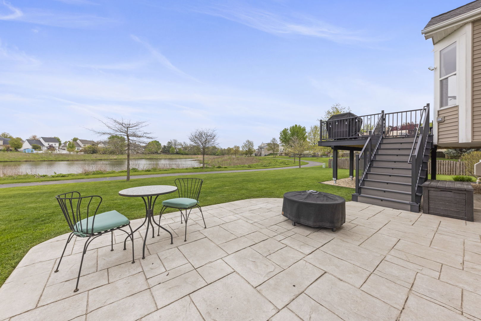 11625 Heritage Meadows Drive Plainfield, IL 60585 - Photo 31 of 40 a view of a terrace with chairs