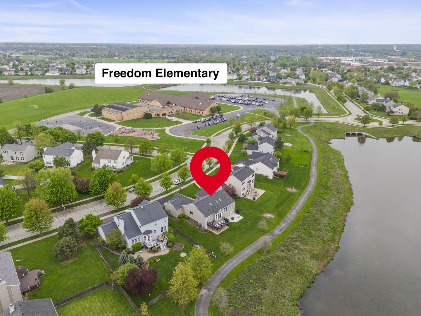 11625 Heritage Meadows Drive Plainfield, IL 60585 - Photo 35 of 40 an aerial view of a football ground