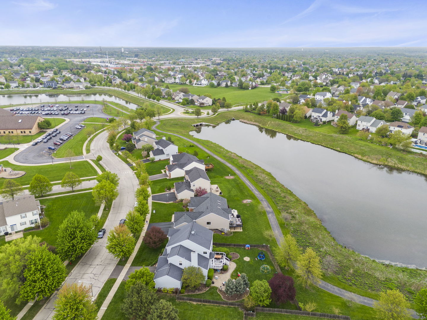 11625 Heritage Meadows Drive Plainfield, IL 60585 - Photo 37 of 40 an aerial view of a city