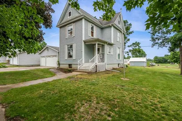 $179,900 | 202 East Chicago Avenue, Davis Junction, IL 61020