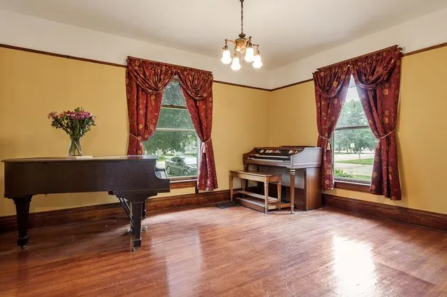 $179,900 | 202 East Chicago Avenue, Davis Junction, IL 61020