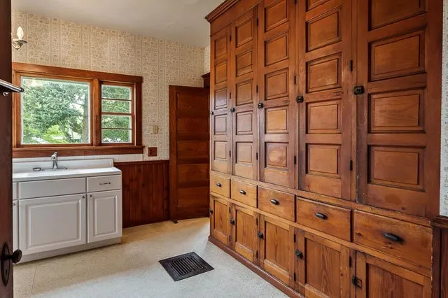 $179,900 | 202 East Chicago Avenue, Davis Junction, IL 61020