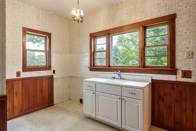 $179,900 | 202 East Chicago Avenue, Davis Junction, IL 61020