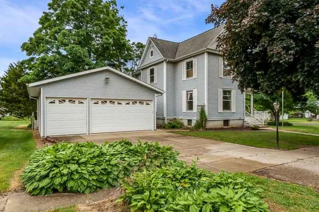 $179,900 | 202 East Chicago Avenue, Davis Junction, IL 61020