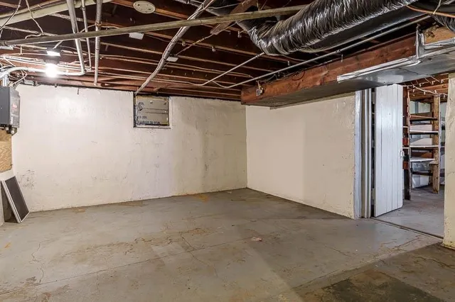 $179,900 | 202 East Chicago Avenue, Davis Junction, IL 61020